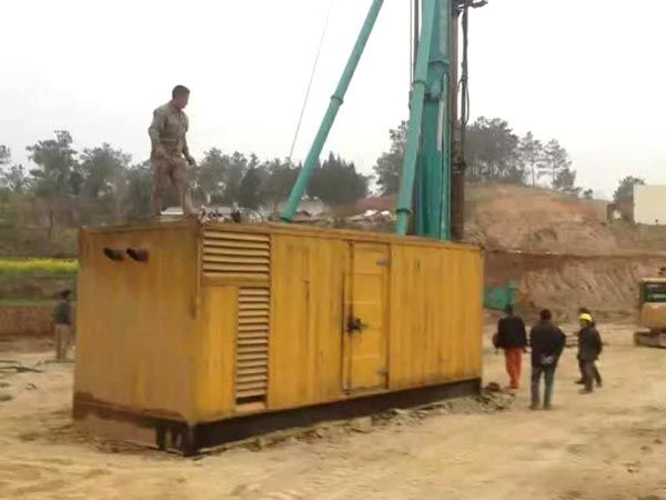 华蓥如何判断水冷式机油散热器密封件是否需要更换？